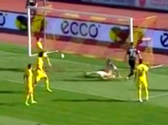 Курьезный гол, прервавший рекордную «сухую» серию вратаря «Ростова», попал на видео