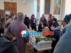 На похоронах убитой в Армении ростовского врача-эндокринолога одной из родственниц стало плохо