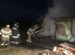 Трое мужчин и женщина погибли при пожаре в Азовском районе