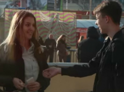 Проверку на человечность пассажиров вокзала в Ростове показал на видео известный блогер