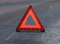 Шесть человек пострадали в страшном столкновении иномарки и водовоза под Ростовом 