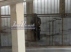 За непристойным занятием застали «скромного» дедушку во дворе школы жители Ростова