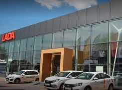 Владельцы автосалона Lada в Ростове пытаются через суд остановить снос здания