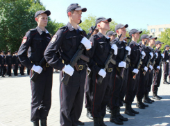 В Ростове первокурсники принесли присягу сотрудника органов внутренних дел