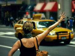 Махинацию с банковской картой водителя провернула попутчица под Ростовом