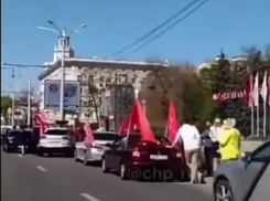 В Ростове коммунисты устроили несанкционированный автопробег