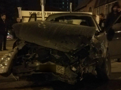 Черную «Ладу» с дагестанскими номерами «разорвало» от встречи с Infiniti на перекрестке Ростова