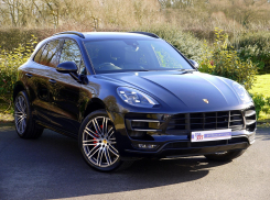 В Ростове автомойщик угнал у клиентки Porsche Macan и попал на нем в две аварии 