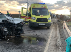 Один человек погиб и трое пострадали в ДТП на трассе в Ростовской области 