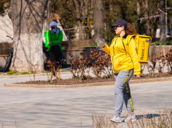 Курьеры обогнали топ‑менеджеров и стали самыми высокооплачиваемыми работниками Ростовской области