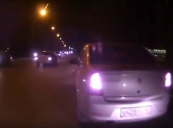 Драка таксиста с маршрутчиком после «атаки с камнем» окна автобуса в Ростове попала на видео