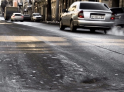 Экстремальные «полеты» маршруток из-за жуткой ямы в центре Ростова поймали на видео