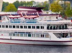Круизный теплоход из-за погодных условий пришвартовался в Ростове вместо Таганрога