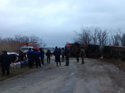 В Ростовской области КАМАЗ лоб в лоб столкнулся с легковушкой, пострадали двое