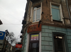 Власти Ростова назвали виновных в обрушении балкона в центре города