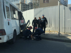 В Ростове маршрутка столкнулась со скорой помощью