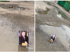 Ростовчане приложили фото губернатора Голубева к разбитой дороге, чтобы добиться ремонта