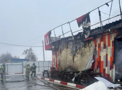 В Ростовской области на трассе произошел пожар в кафе