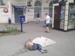 Хорошо отметивший пятницу голой попой мужчина опечалил жителей Ростова
