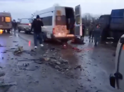 МЧС показало кадры с места смертельной аварии в Ростовской области