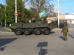 Впечатляющий проезд военной техники по улицам Новочеркасска попал на видео