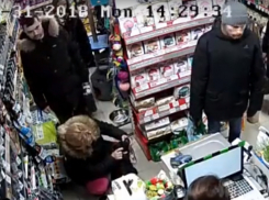 Живодеры из Ростова-на-Дону попали в объектив камер супермаркета