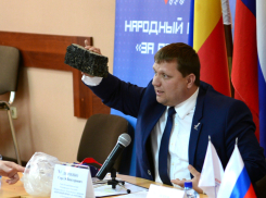 Асфальт с улицы Ленина в Ростове можно поломать руками