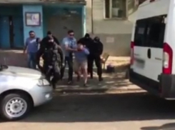 Дерзких охотников за чужими элитными автомобилями поймали в Ростовской области