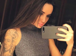 Скандальные интимные места показала сексуальная звезда «Дома-2» из Ростова: «я противная трансуха»