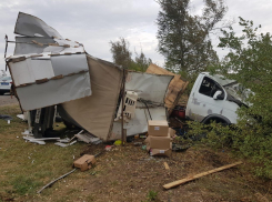 ВАЗ протаранил грузовик в Ростовской области