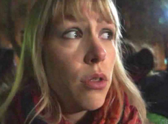 Скандальным метанием торта в лицо активистки «Открытой России» завершилась премьера фильма о Немцове в Ростове