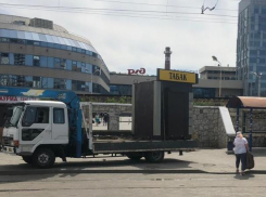 В Ростове начали сносить незаконные ларьки