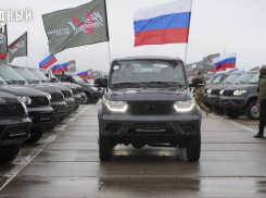 В Ростове «Народный фронт» подарил военным 130 УАЗ
