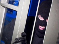 В Ростове банда вынесла технику из юридической конторы 