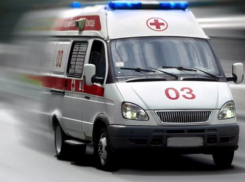 Ростовчанка за рулем иномарки пострадала из-за столкновения с машиной «скорой помощи»