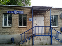 Бардак и считавшиеся пропавшими посылки нашел в отделении «Почты России» разгневанный житель Ростова