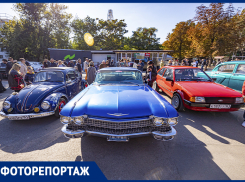 Легенды мирового автопрома в Ростове: фоторепортаж с Retro Motor Show в парке  Революции