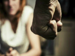 Военный ранил отверткой и до полусмерти избил продавщицу в Ростовской области