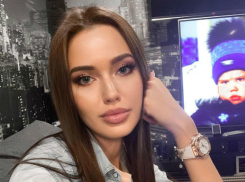 «Как лягушка из болота»: свадебное платье Анастасии Костенко вызвало гнев подписчиков