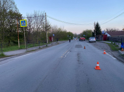 В Ростовской области 9-летний ребенок выбежал на дорогу за мячом и попал в ДТП