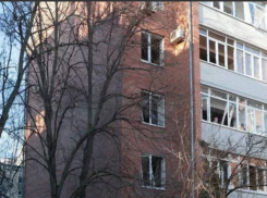 После атаки дронов ВСУ более 450 квартир попали в зону ЧС в Таганроге