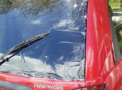 Странная тонировка на красном женском автомобиле рассмешила ростовчан 