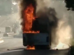 На проспекте Стачки в Ростов сгорел пассажирский автобус