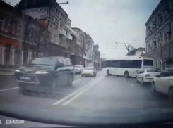 Водителей двух автобусов в Ростове наказали за гонки на дорогах