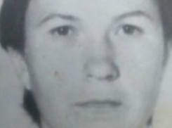 Страдающая провалами памяти женщина в коричневом плаще пропала в Ростовской области