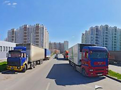 Запретить стоянку фур в кварталах Левенцовки предложил неравнодушный ростовчанин