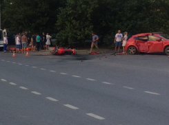 В Ростове мотоциклист пострадал при жестком столкновении с иномаркой