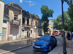 В Ростове загорелся дом Ивановского 22 июля 