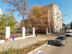 В Ростове Mercedes-Benz сбил переходившего дорогу  8-летнего ребенка