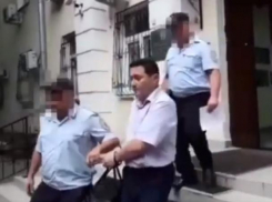 В Ростове суд оставил под арестом замначальника СКЖД, подозреваемого в крупной взятке